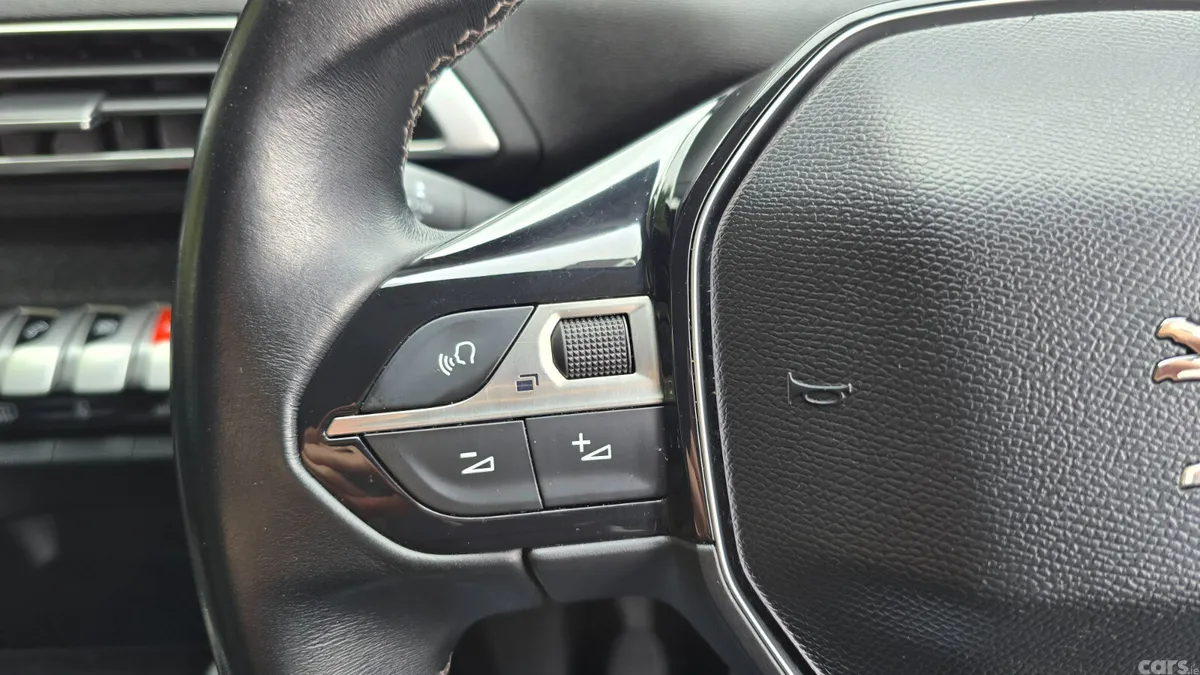 Peugeot 5008 MPV, Diesel, 2018, White