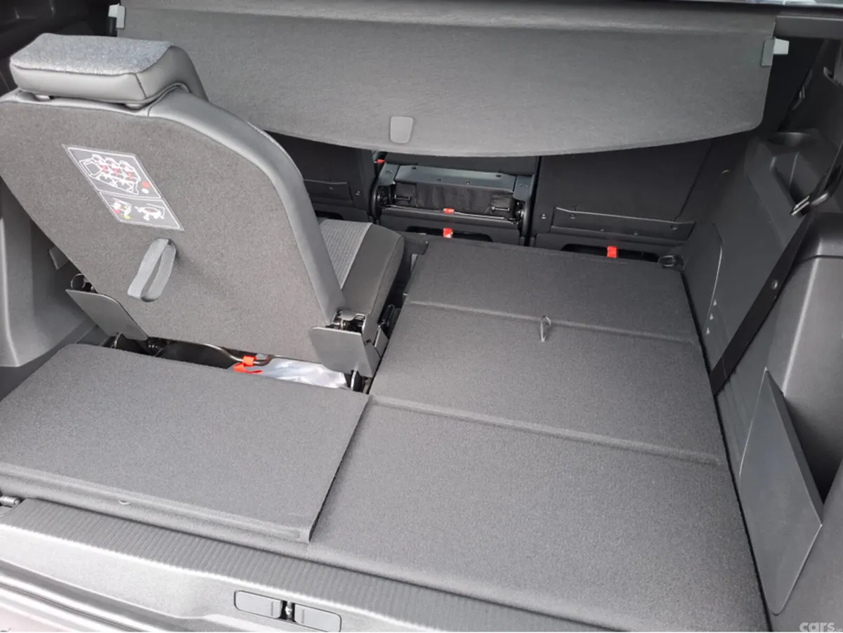 Peugeot 5008 MPV, Diesel, 2023, Blue