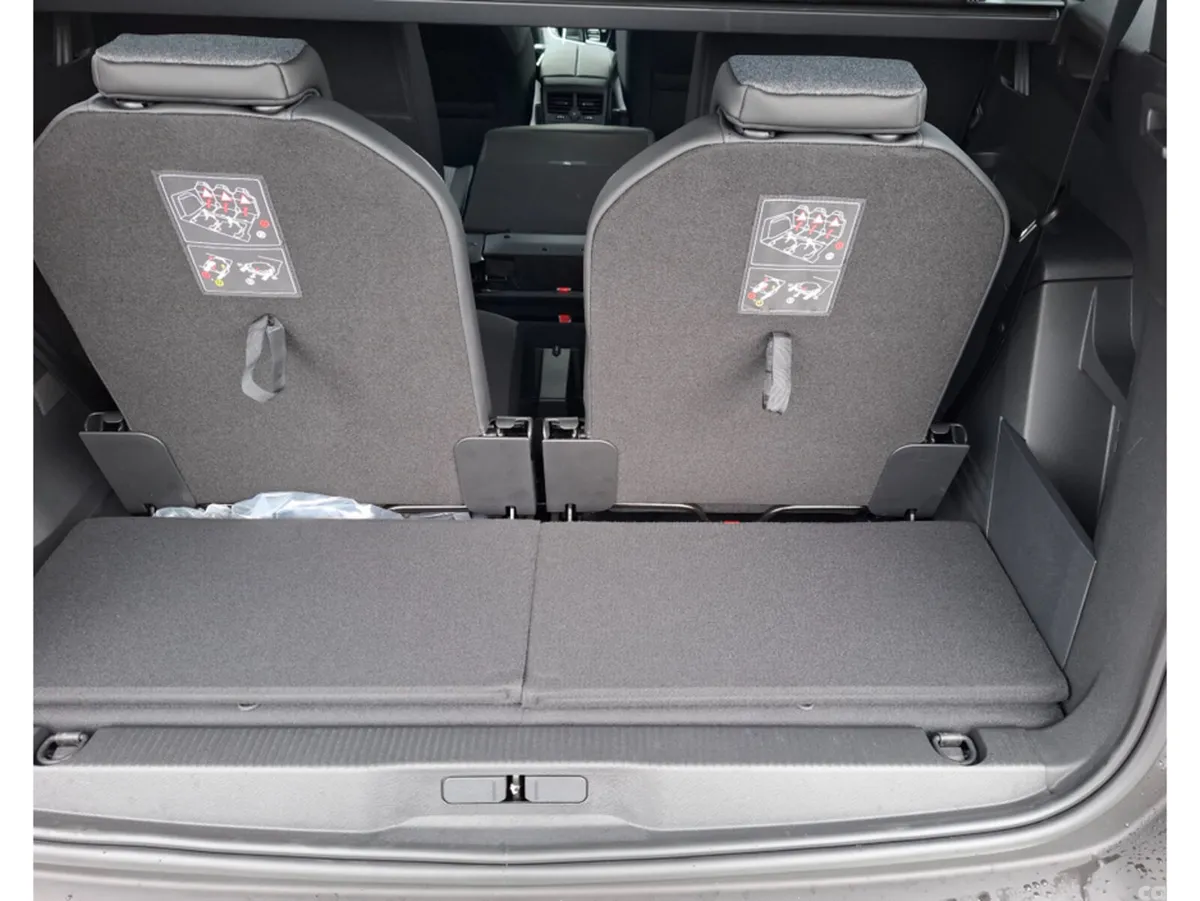Peugeot 5008 MPV, Diesel, 2023, Blue