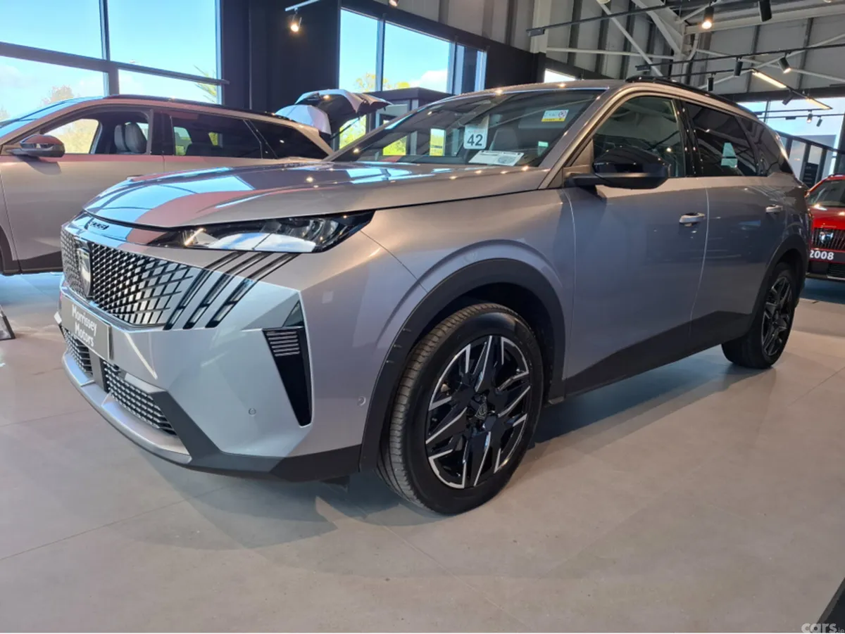 Peugeot 5008 MPV, Electric, 2026, Grey