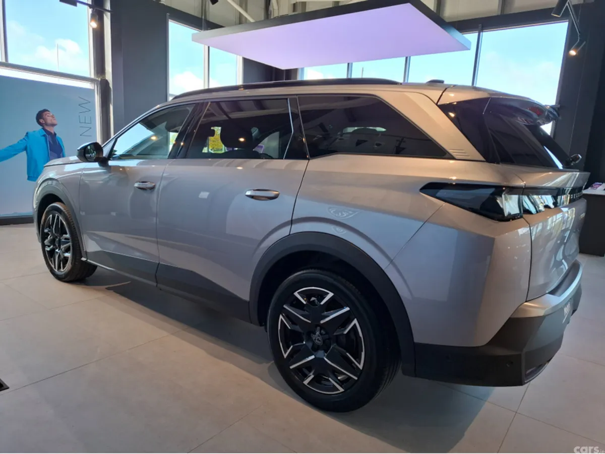 Peugeot 5008 MPV, Electric, 2026, Grey