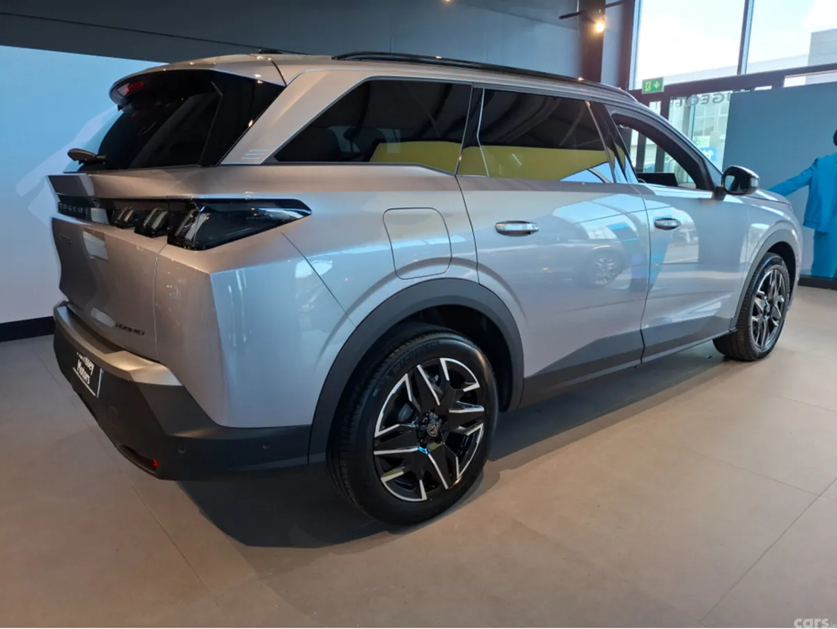 Peugeot 5008 MPV, Electric, 2026, Grey