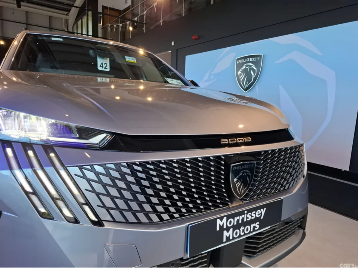 Peugeot 5008 MPV, Electric, 2026, Grey