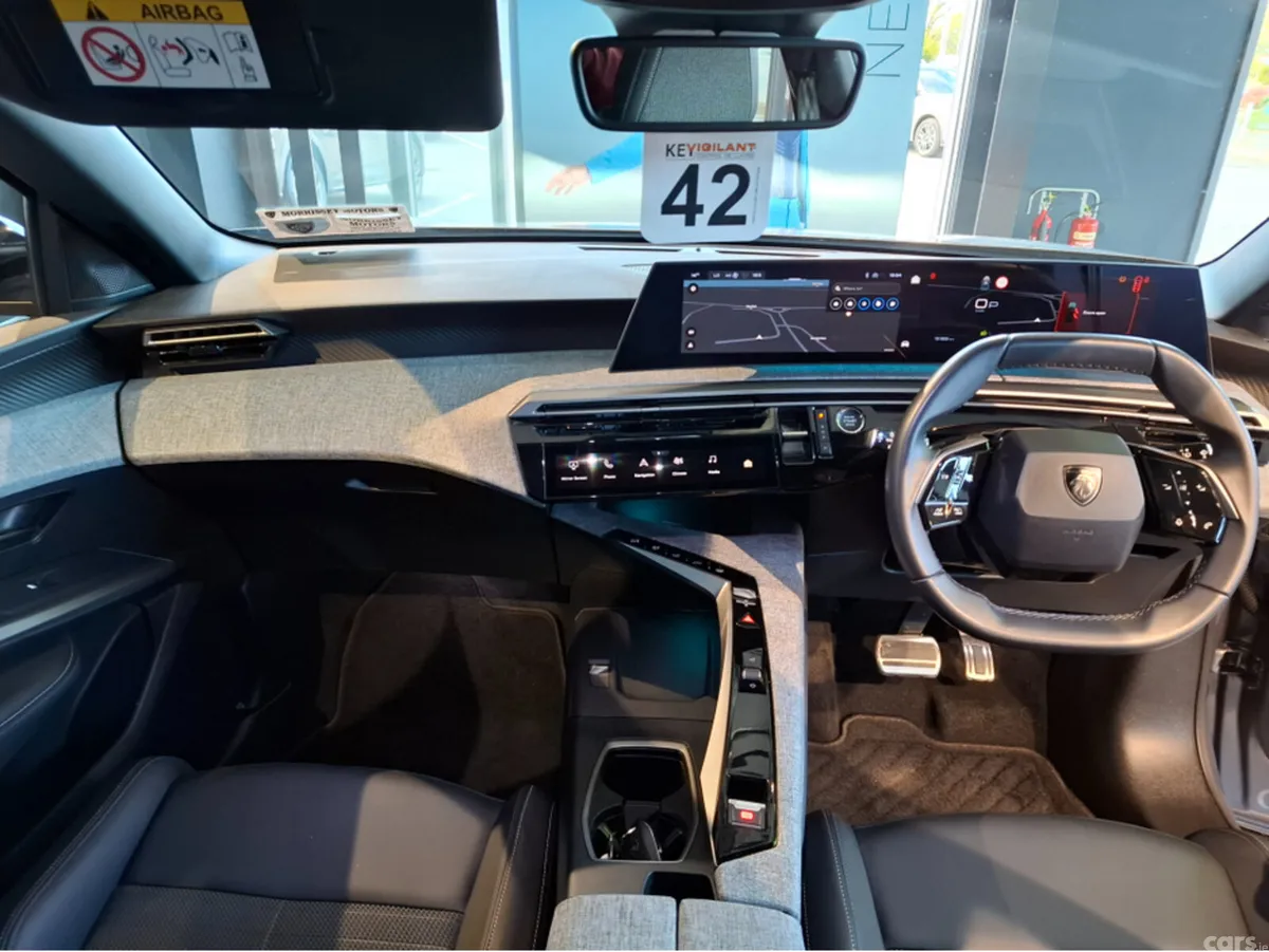Peugeot 5008 MPV, Electric, 2026, Grey