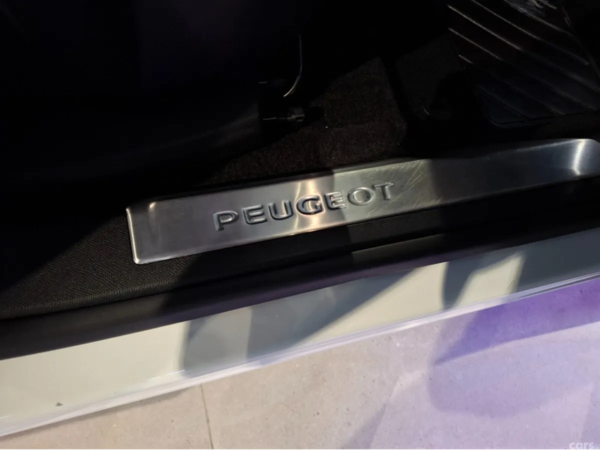 Peugeot 5008 MPV, Diesel, 2024, White