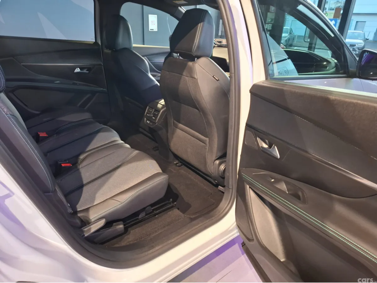 Peugeot 5008 MPV, Diesel, 2024, White