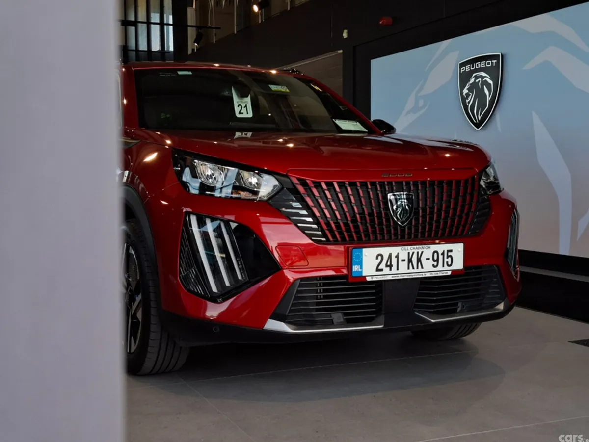 Peugeot 2008 MPV, Petrol, 2024, Red