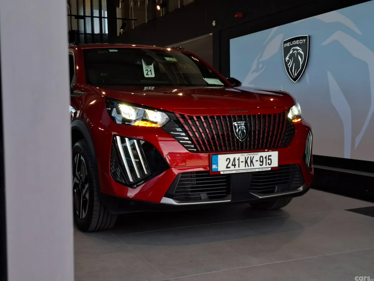 Peugeot 2008 MPV, Petrol, 2024, Red