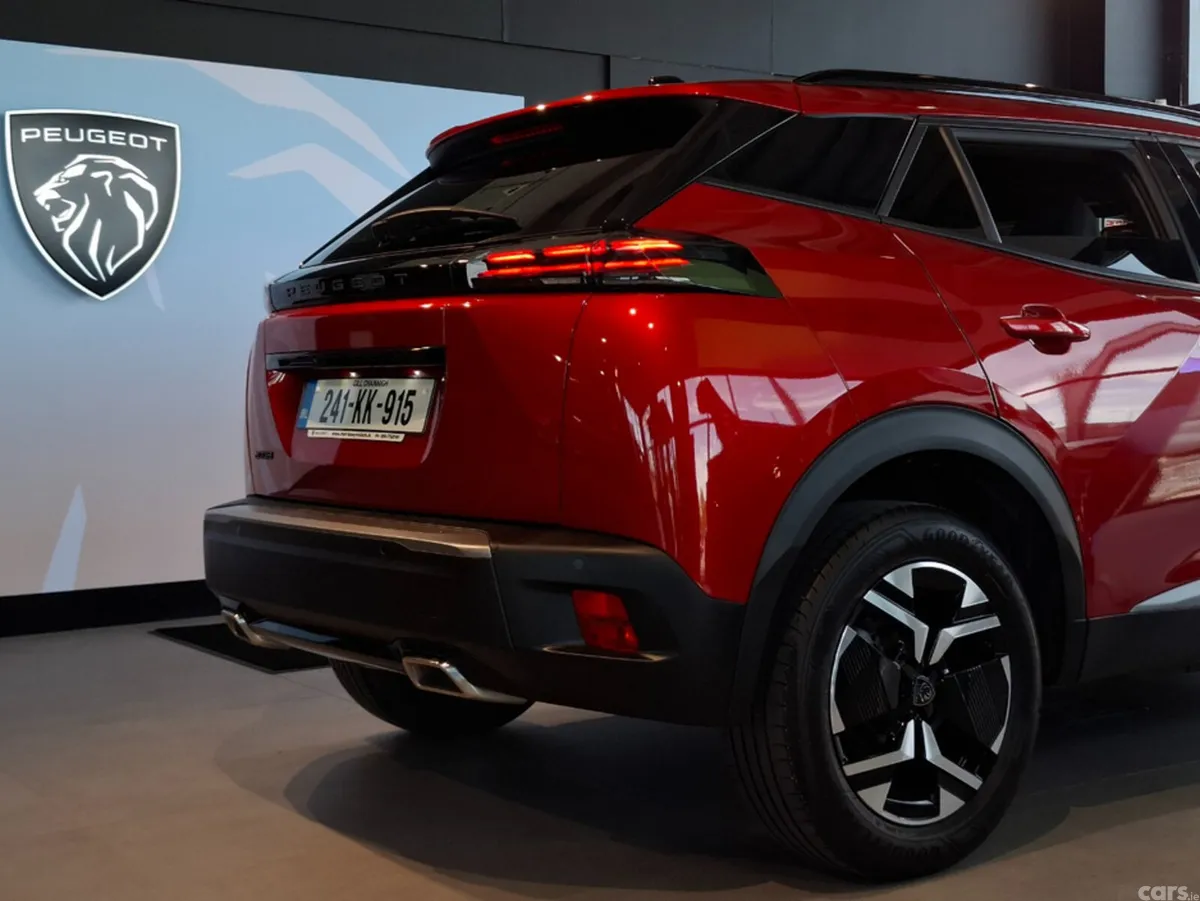 Peugeot 2008 MPV, Petrol, 2024, Red