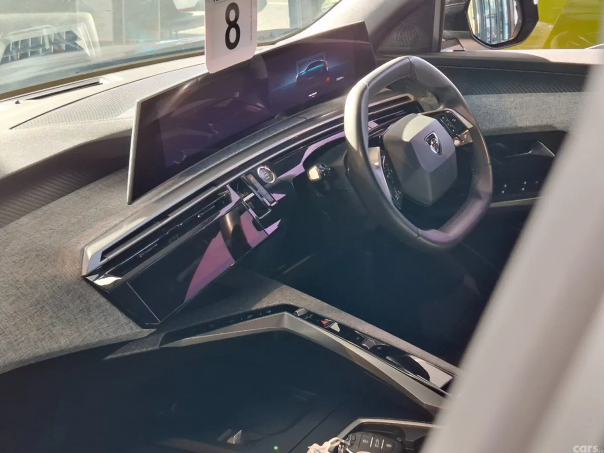 Peugeot 3008 MPV, Petrol, 2025, Grey