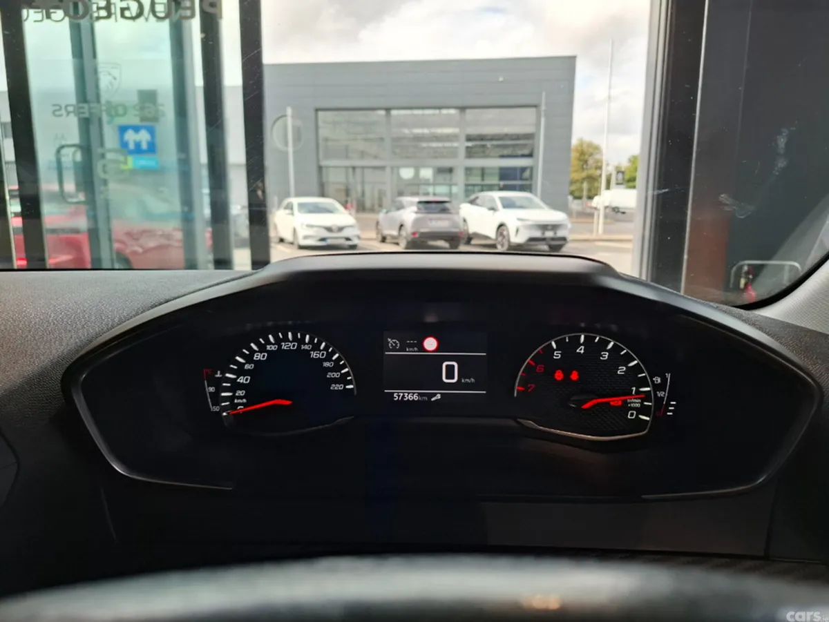 Peugeot 208 Hatchback, Petrol, 2020, Yellow