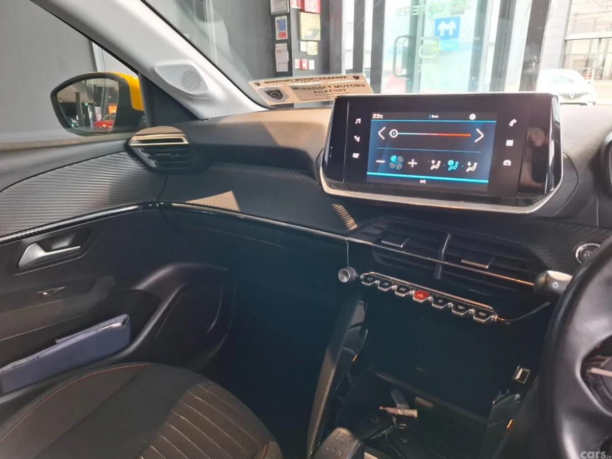 Peugeot 208 Hatchback, Petrol, 2020, Yellow