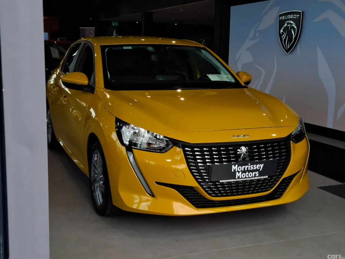 Peugeot 208 Hatchback, Petrol, 2020, Yellow