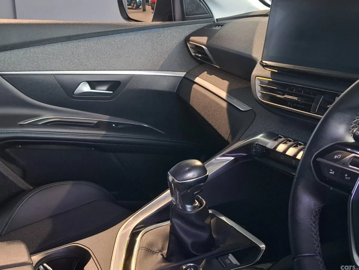 Peugeot 3008 MPV, Diesel, 2023, Grey