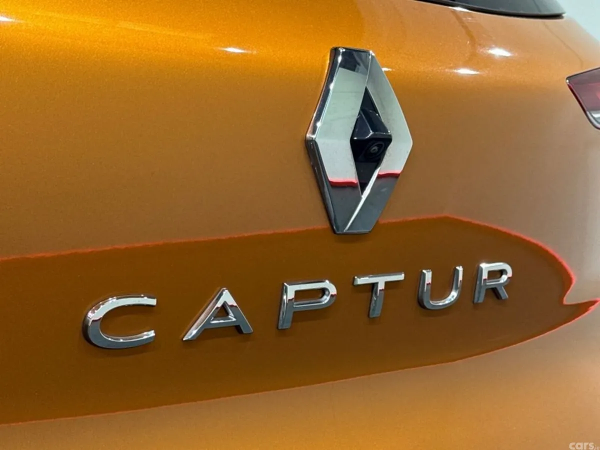 Renault Captur Hatchback, Petrol, 2022, Orange