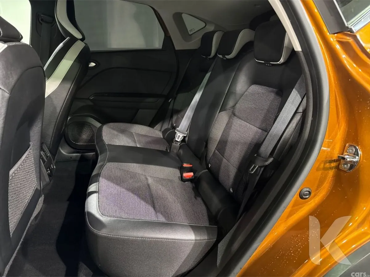 Renault Captur Hatchback, Petrol, 2022, Orange