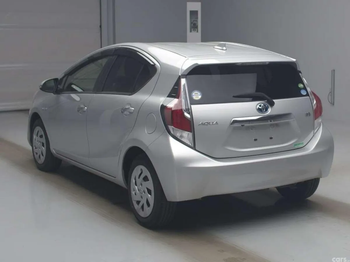 Toyota Aqua Hatchback, Petrol Hybrid, 2017, Silver