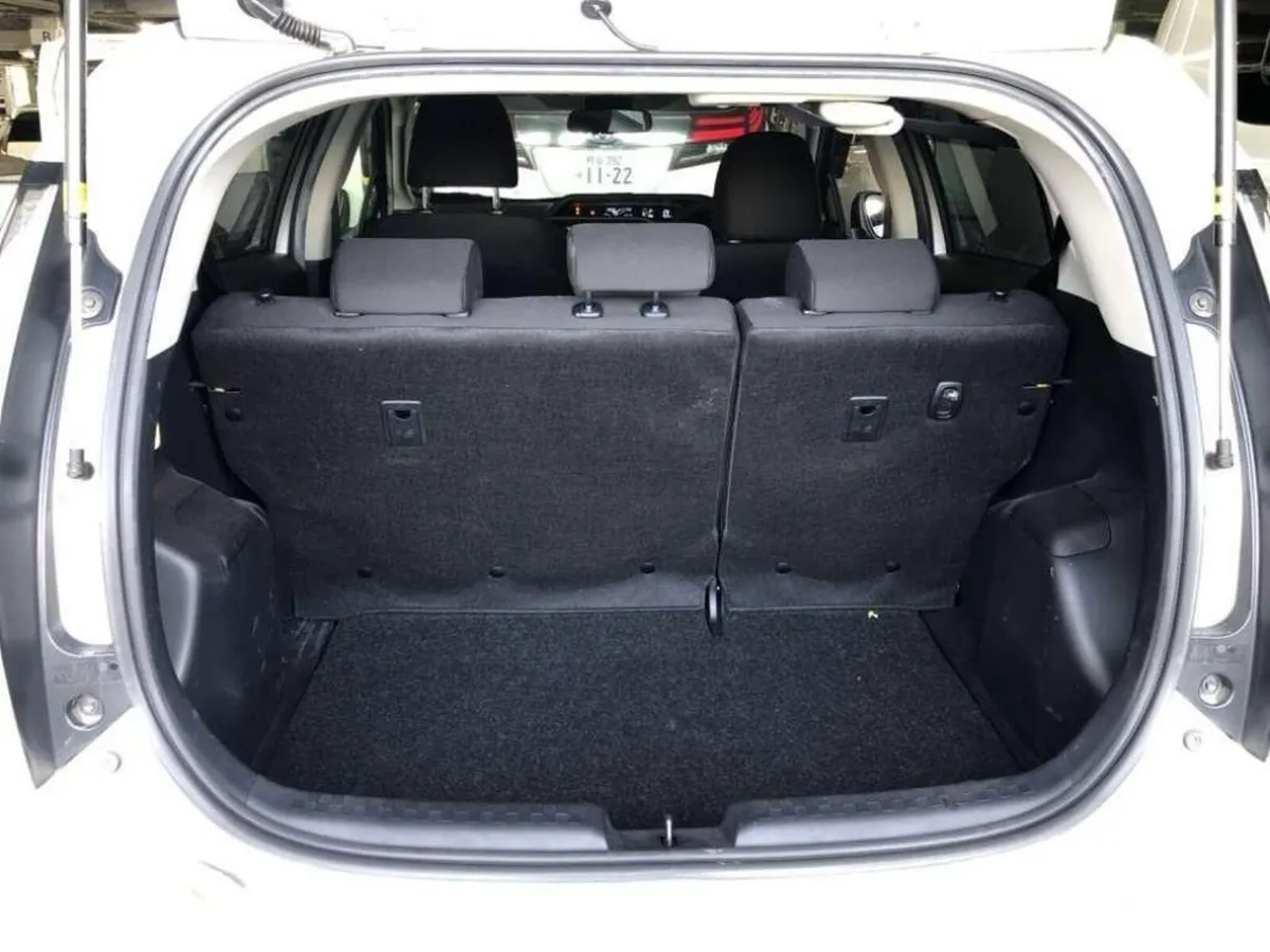 Toyota Aqua Hatchback, Petrol Hybrid, 2017, Silver