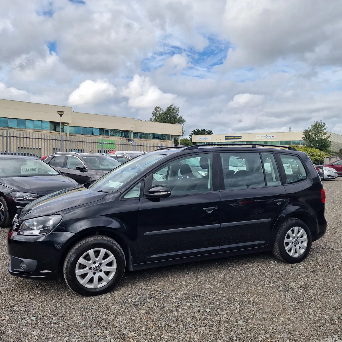 Volkswagen Touran MPV, Diesel, 2015, Black