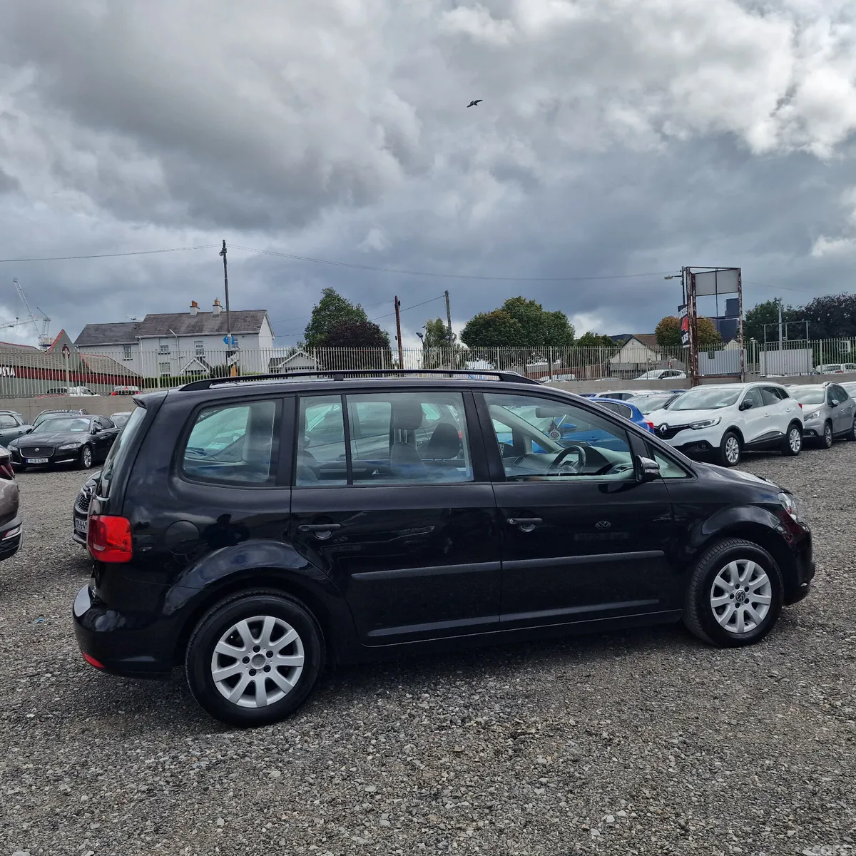 Volkswagen Touran MPV, Diesel, 2015, Black