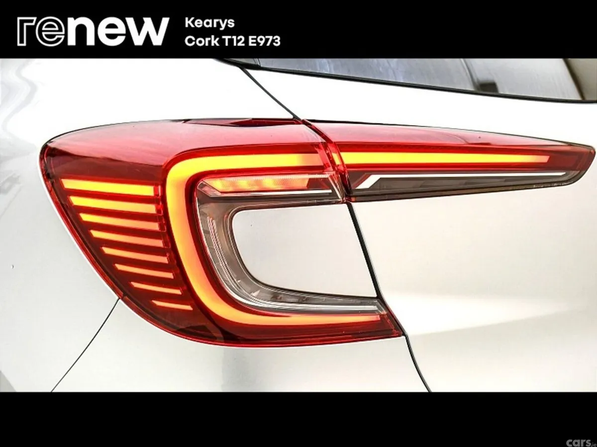 Renault Captur SUV, Petrol, 2022, Silver