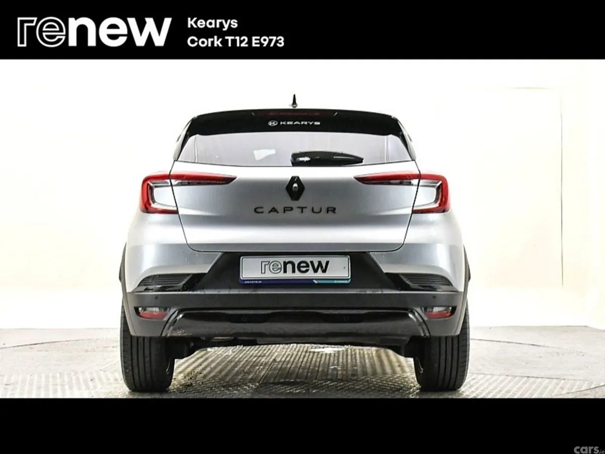 Renault Captur SUV, Petrol, 2022, Silver