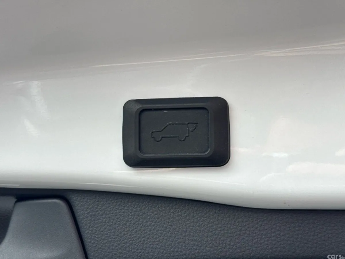 Toyota RAV4 SUV, Petrol Hybrid, 2025, White