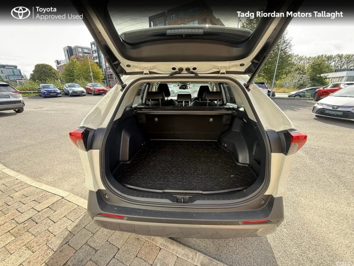 Toyota RAV4 SUV, Petrol Hybrid, 2022, White