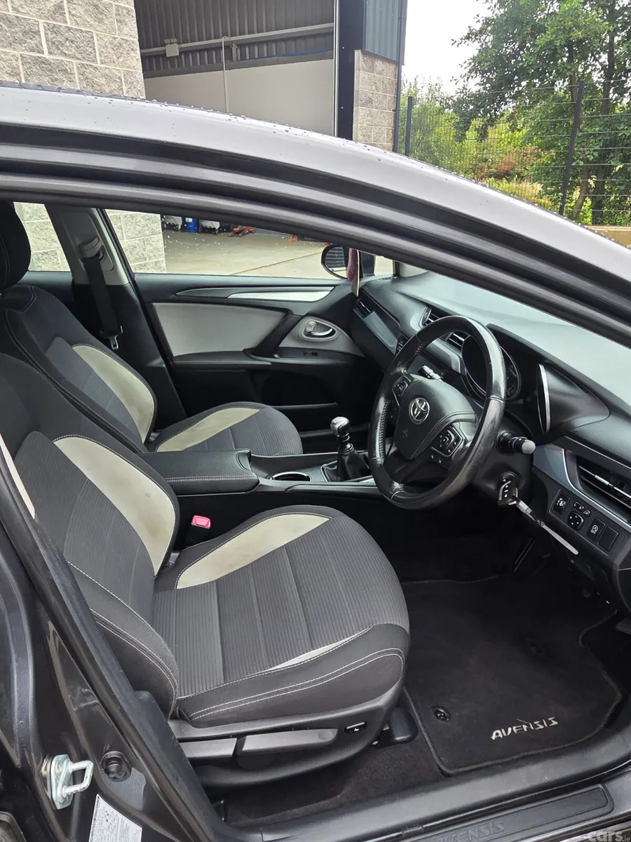 Toyota Avensis Saloon, Diesel, 2017, Grey