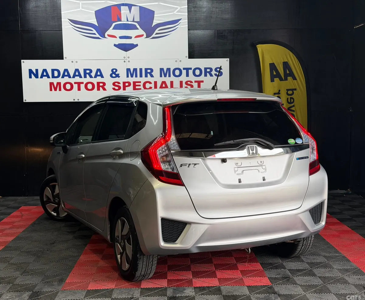 Honda Fit Hatchback, Petrol Hybrid, 2014, Silver