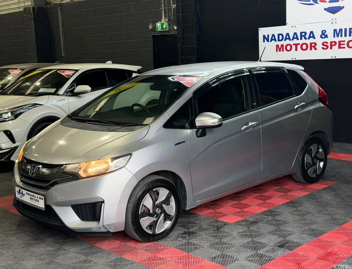 Honda Fit Hatchback, Petrol Hybrid, 2014, Silver