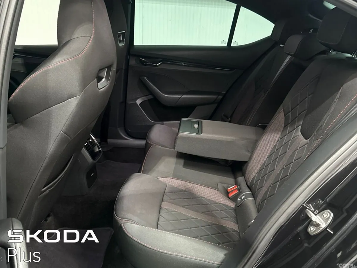 Skoda Octavia Saloon, Diesel, 2022, Black