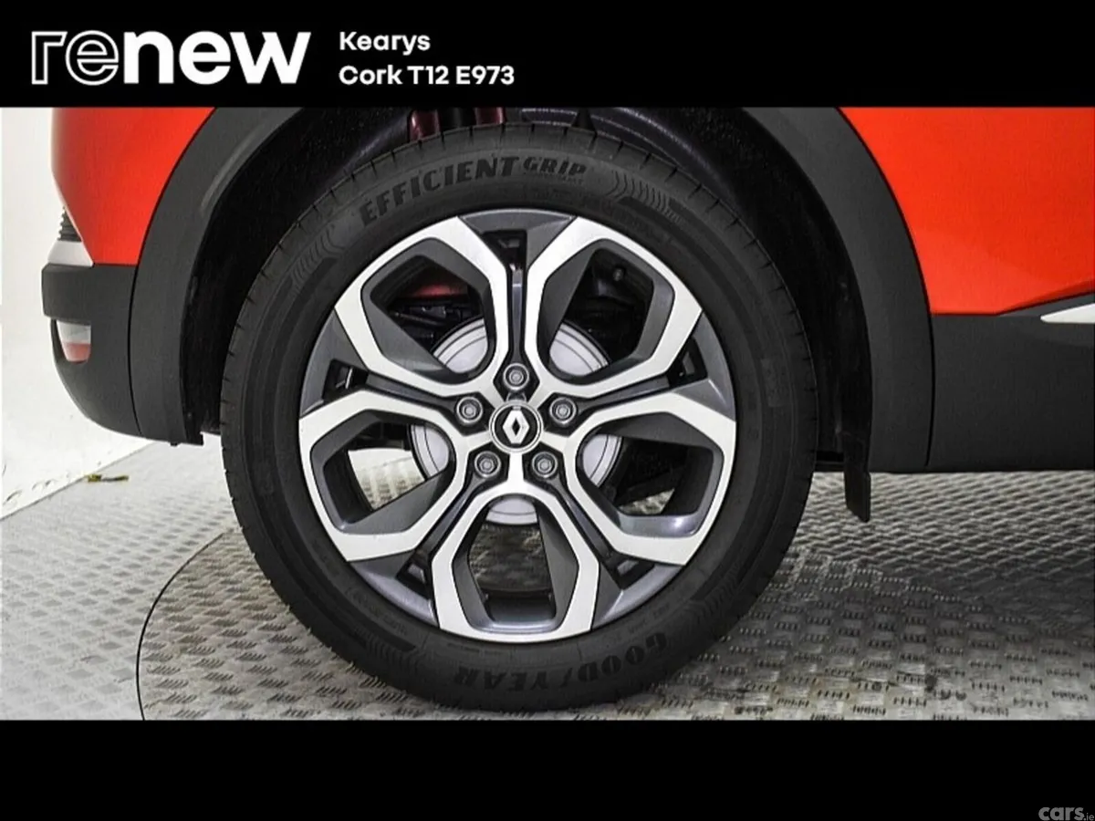 Renault Captur SUV, Petrol, 2023, Red