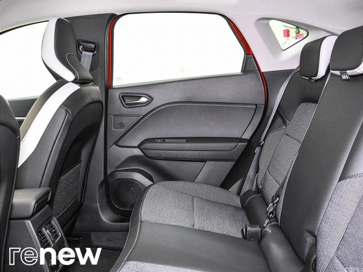 Renault Captur SUV, Petrol, 2023, Red