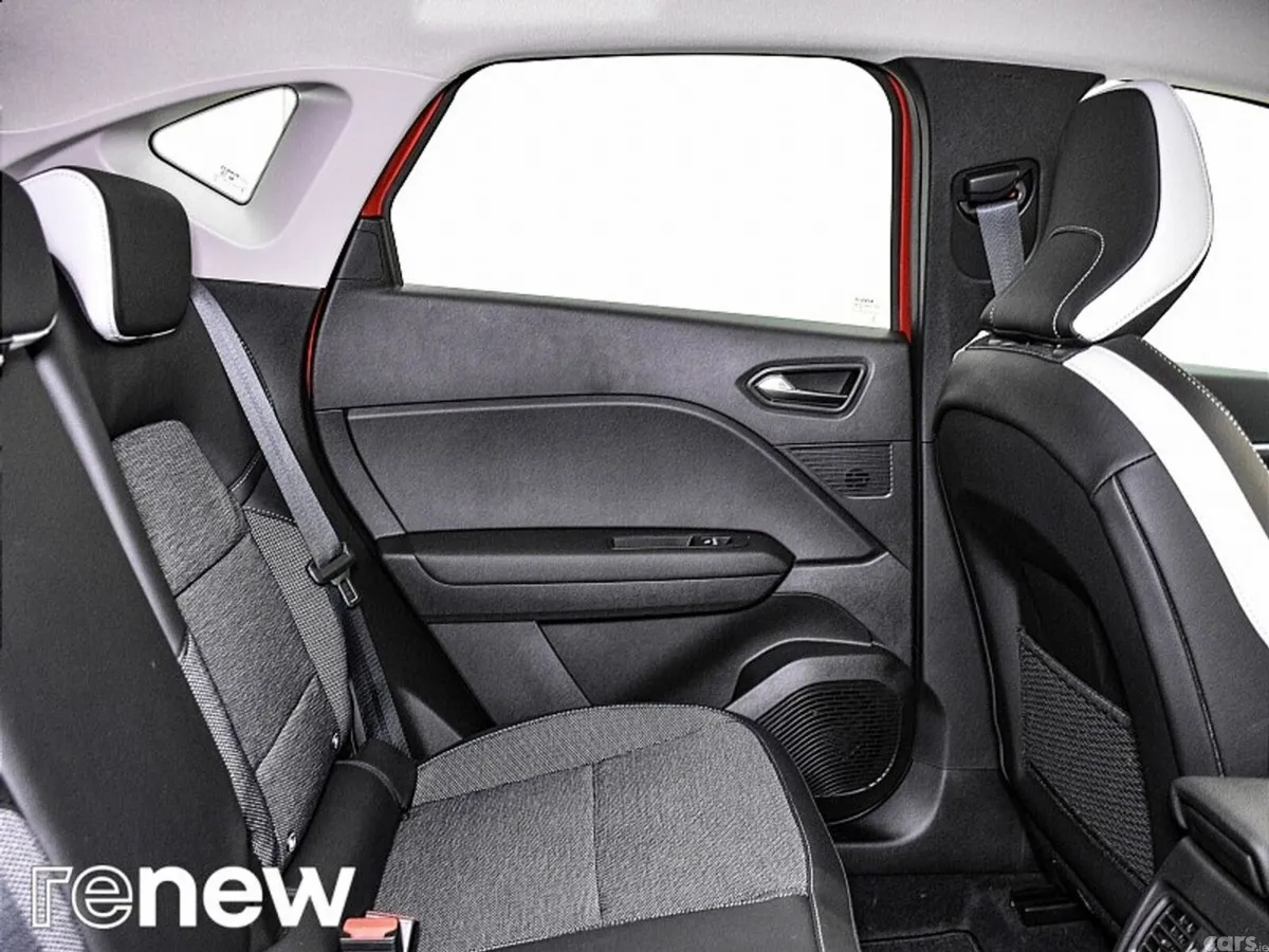 Renault Captur SUV, Petrol, 2023, Red