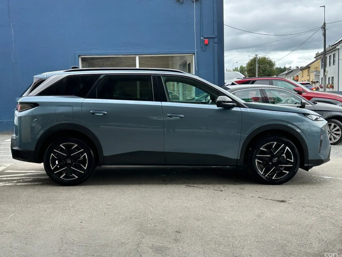 Peugeot 5008 MPV, Petrol, 2026, Blue