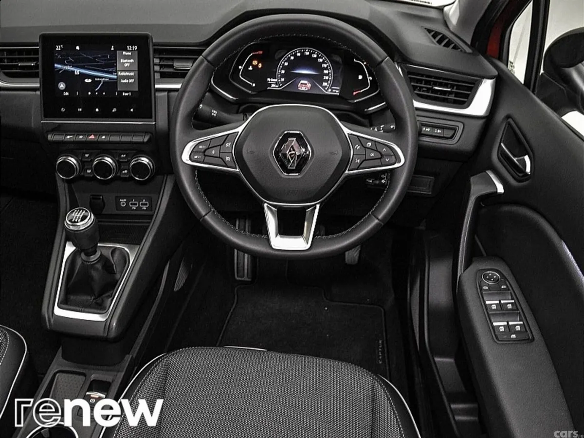 Renault Captur SUV, Petrol, 2023, Red