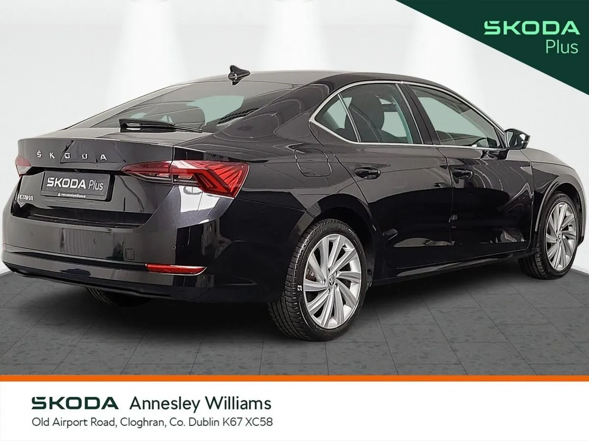 Skoda Octavia Saloon, Petrol, 2023, Black