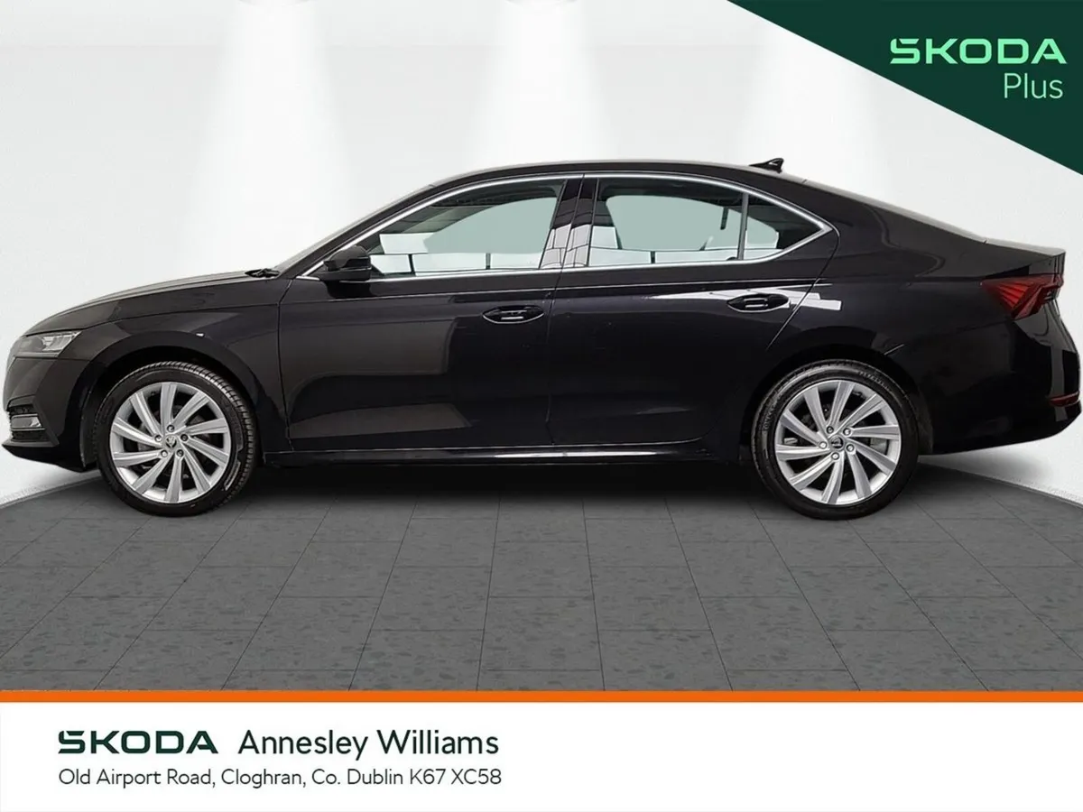 Skoda Octavia Saloon, Petrol, 2023, Black