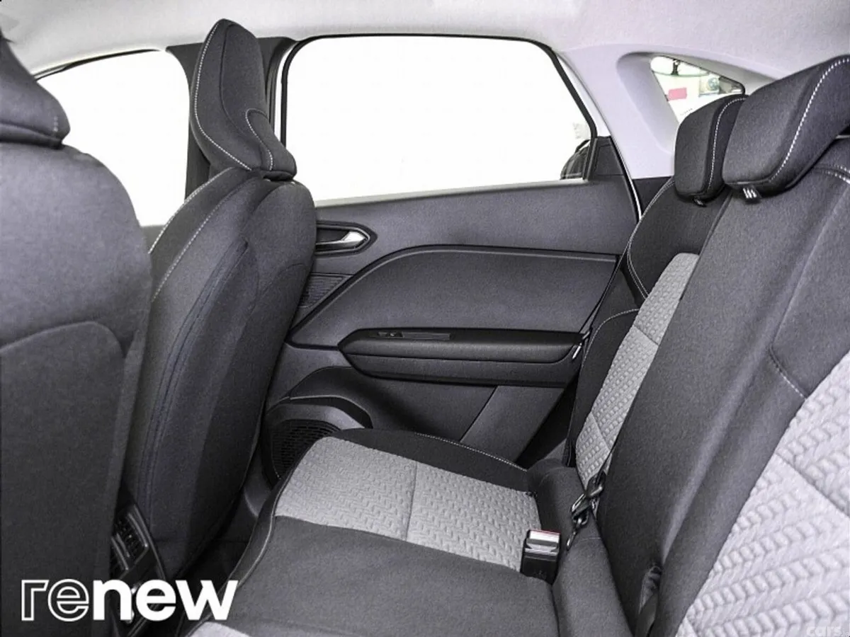 Renault Captur SUV, Petrol, 2022, White