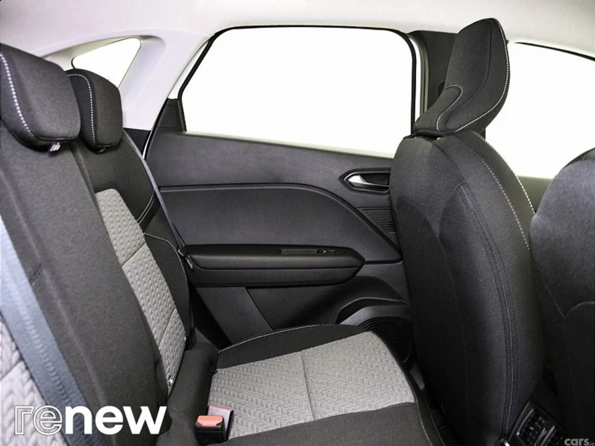 Renault Captur SUV, Petrol, 2022, White