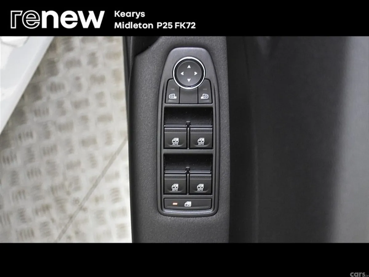 Renault Captur SUV, Petrol, 2022, White