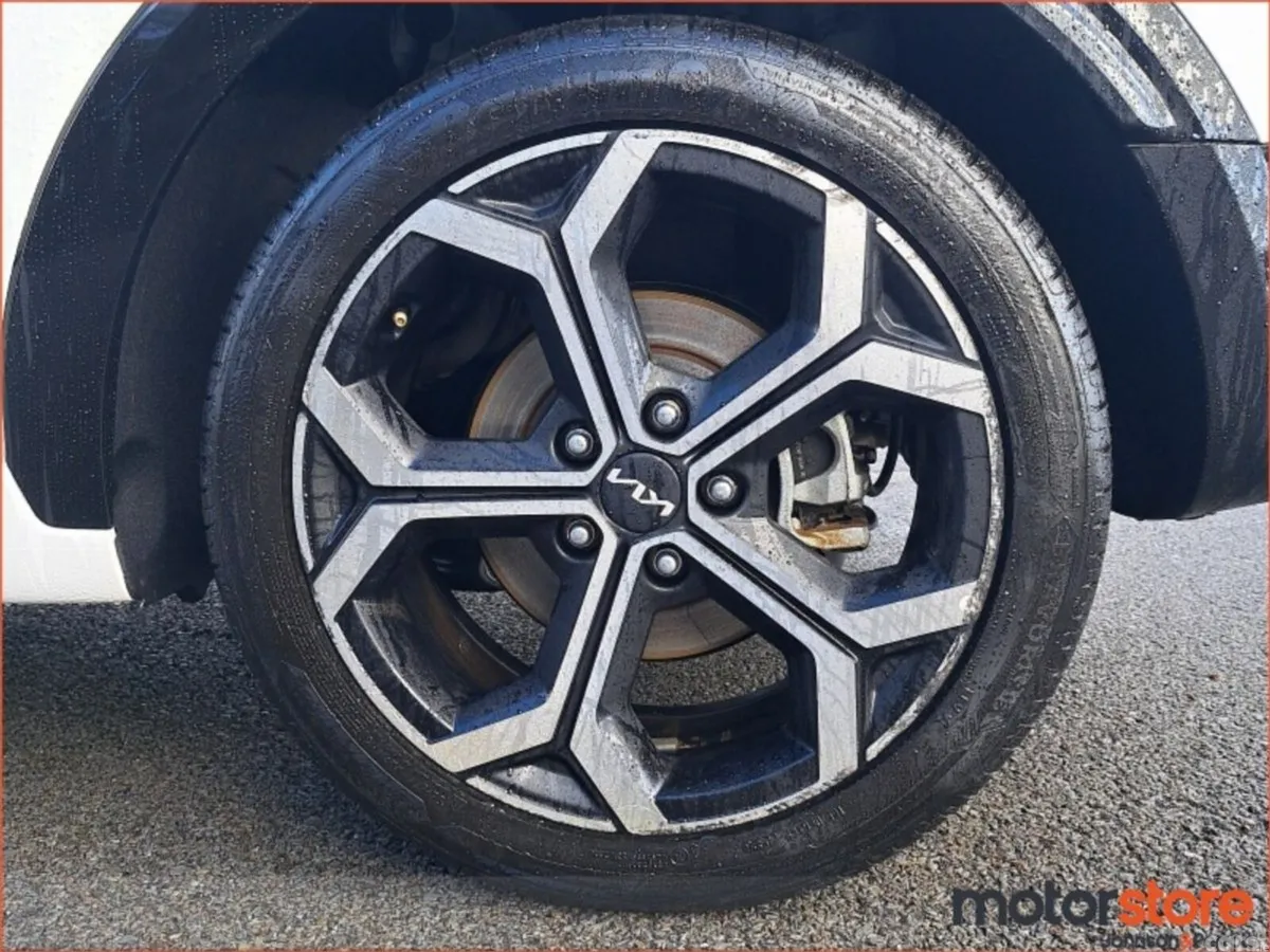 Kia Niro SUV, Petrol Plug-in Hybrid, 2025, White