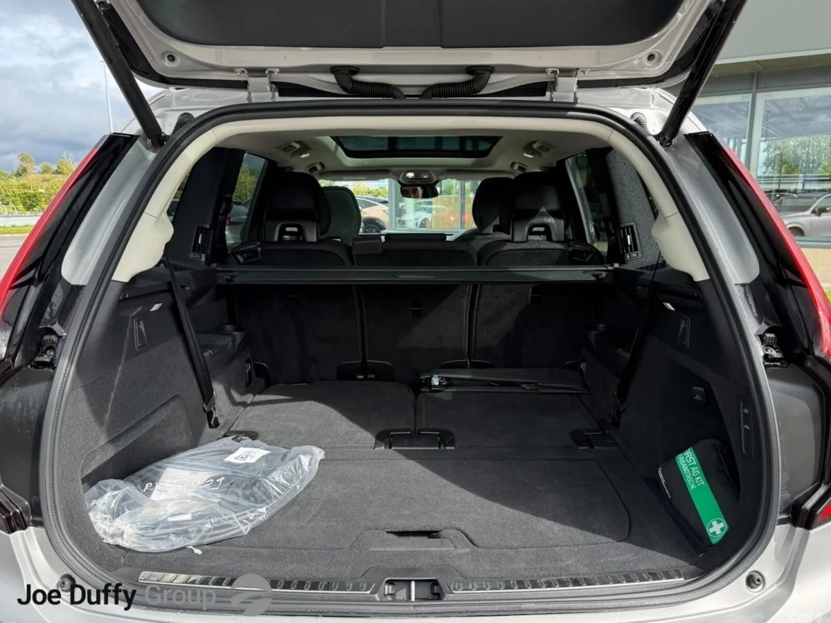 Volvo XC90 SUV, Petrol Plug-in Hybrid, 2025, Silver