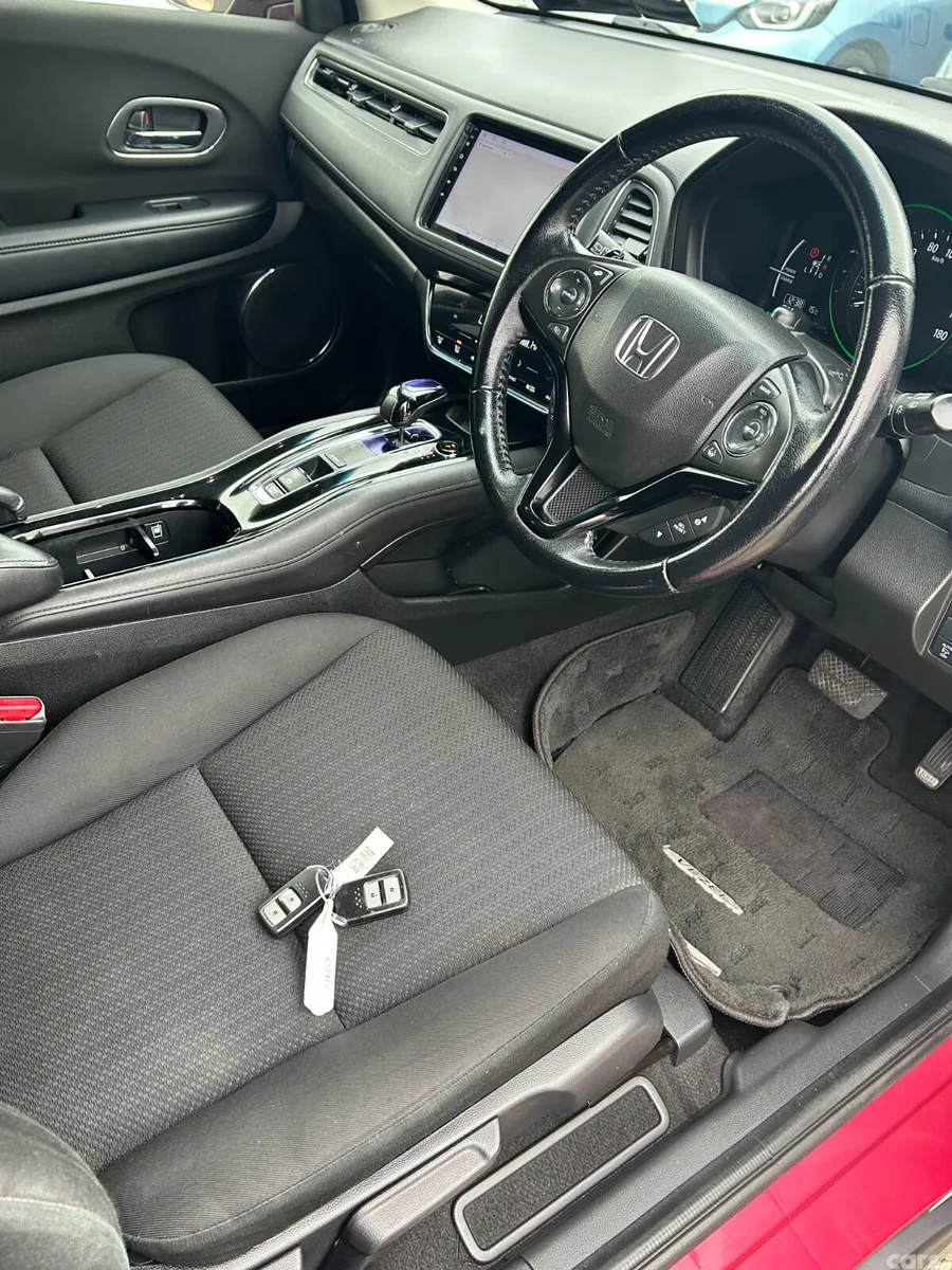 Honda Vezel MPV, Petrol Hybrid, 2018, Red