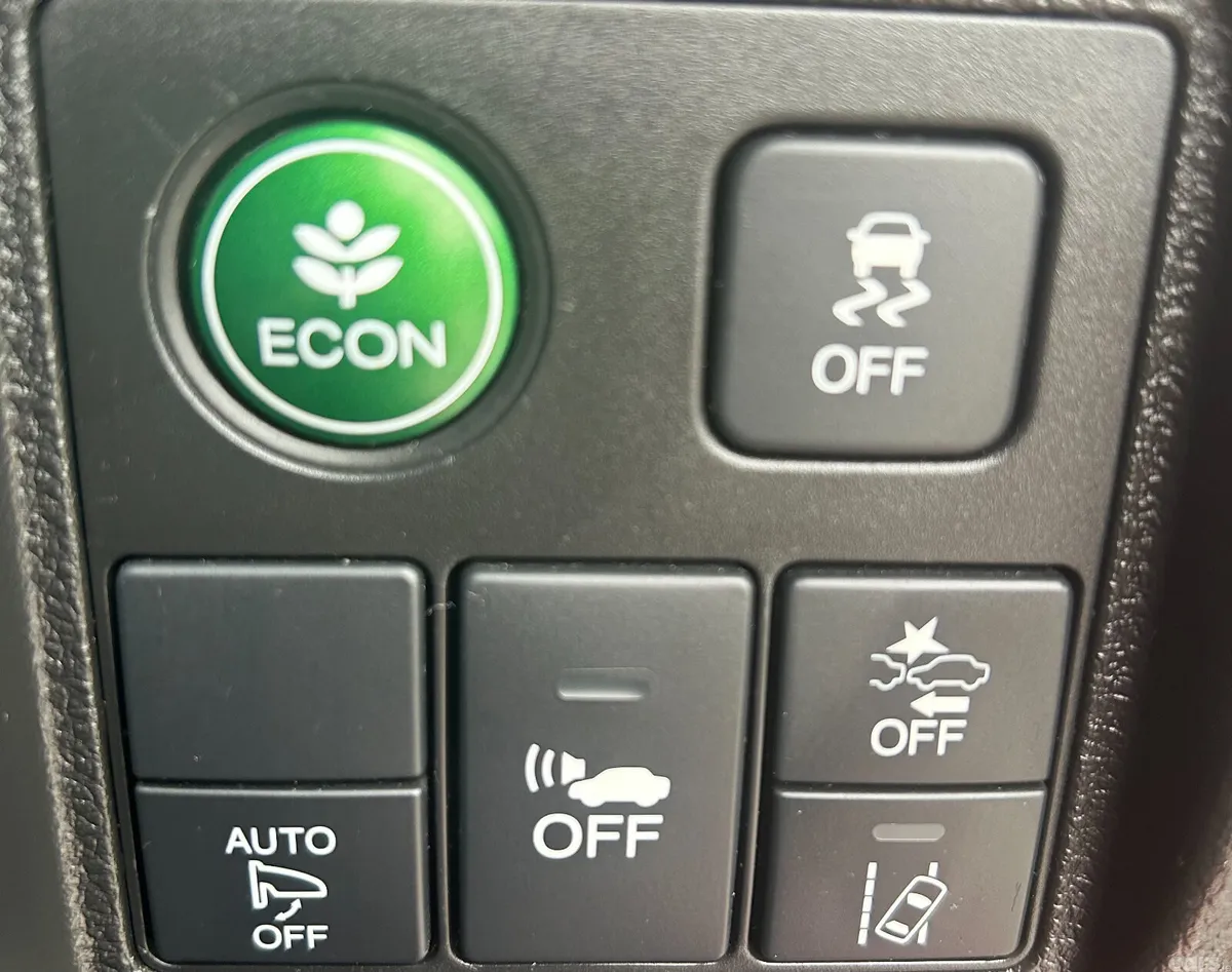Honda Vezel MPV, Petrol Hybrid, 2018, Red