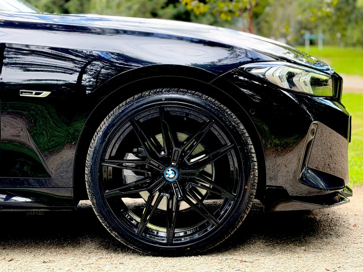 BMW 3-Series Estate, Petrol Plug-in Hybrid, 2023, Black