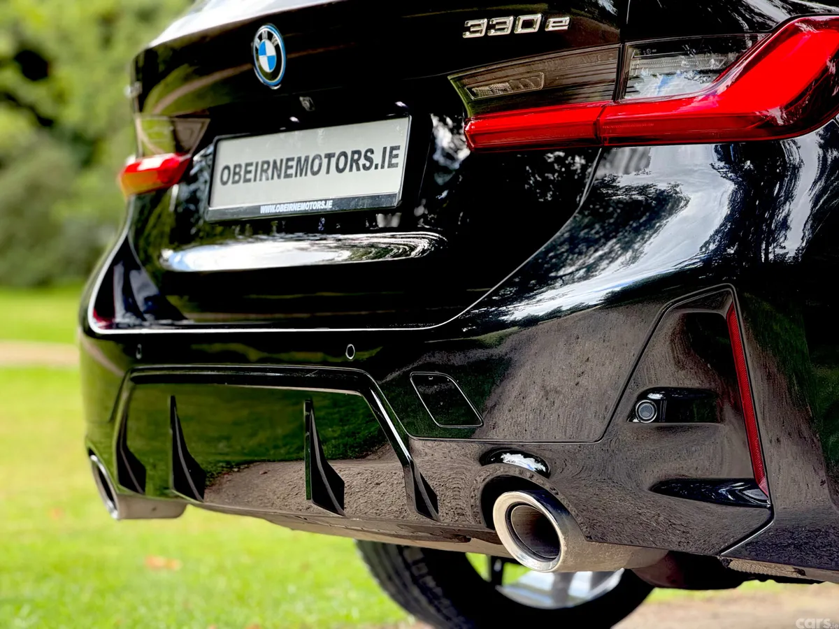 BMW 3-Series Estate, Petrol Plug-in Hybrid, 2023, Black