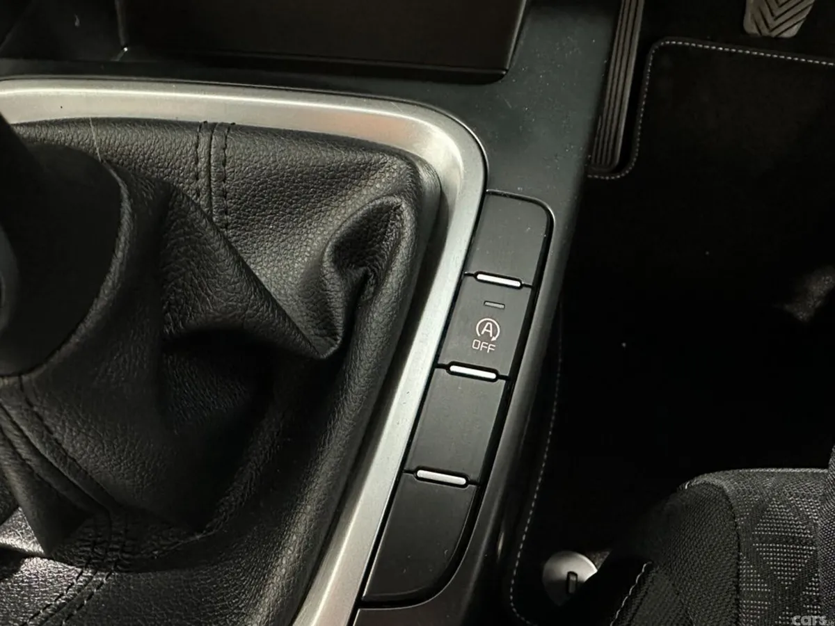 Kia Ceed Hatchback, Petrol, 2021, White