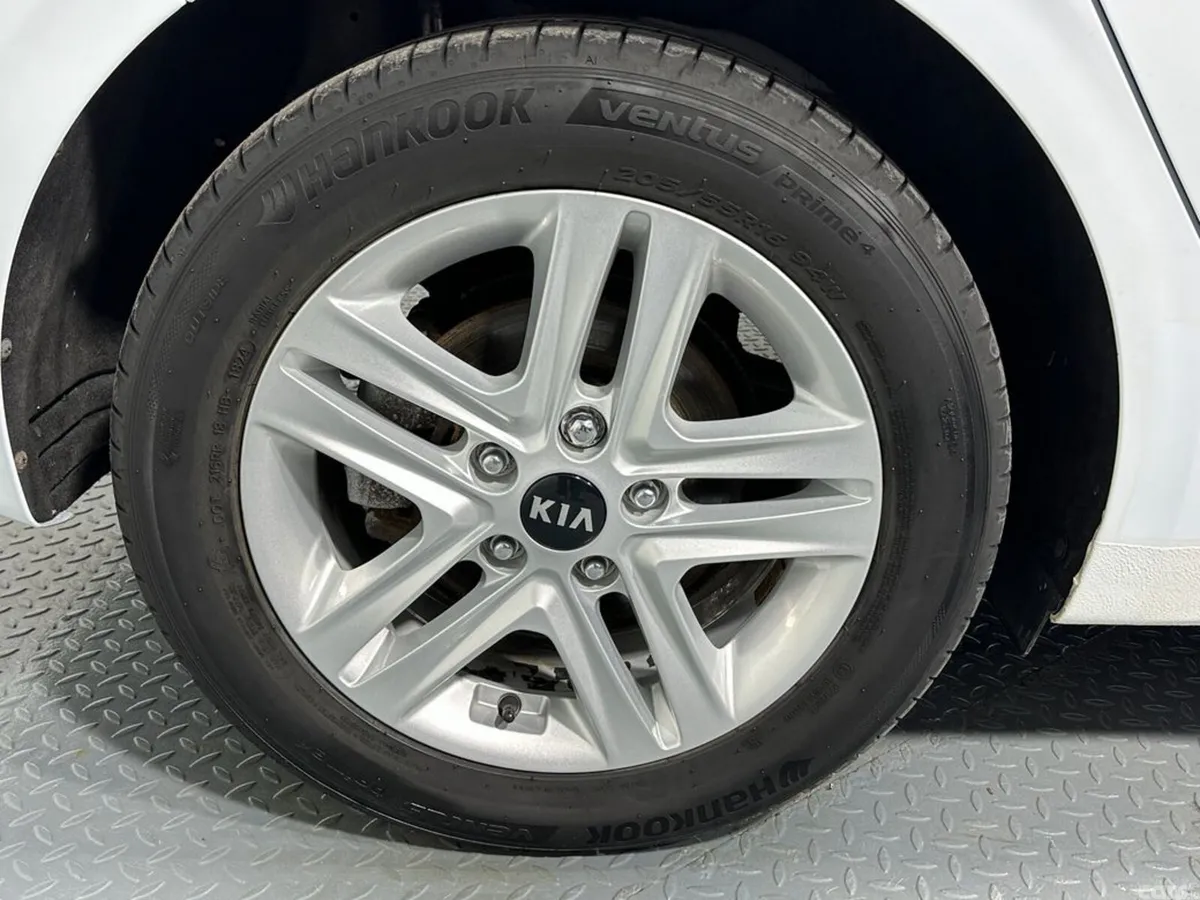 Kia Ceed Hatchback, Petrol, 2021, White